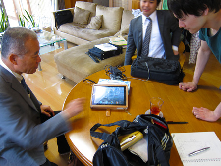 熊本ホームページ制作打ち合わせでi-pad発見1