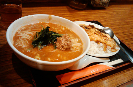 上海ハウスの坦々麺