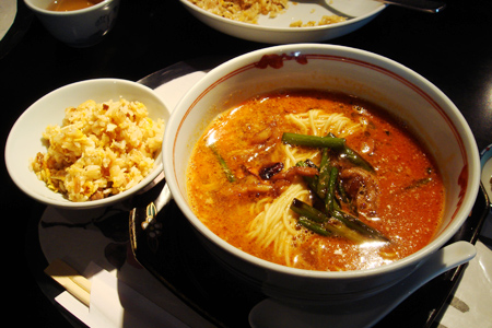 海華の担々麺